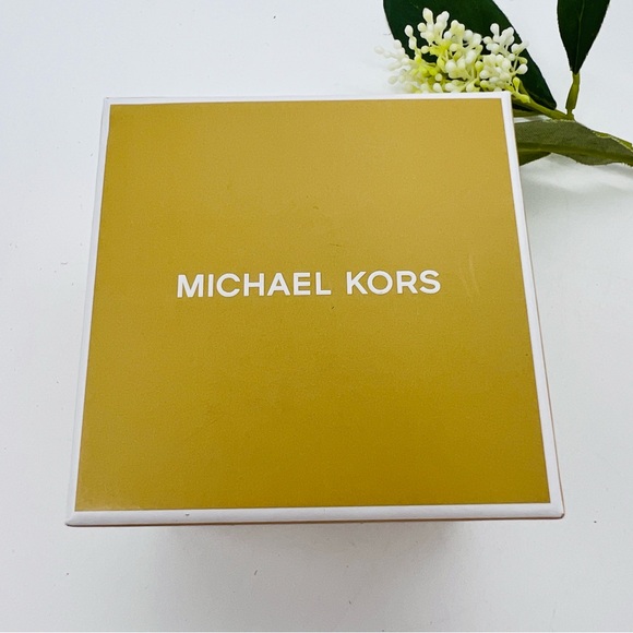 Michael Kors Silver Tone Link Bracelet With Pave Lock & Circular Logo Charm NWT - Picture 5 of 7